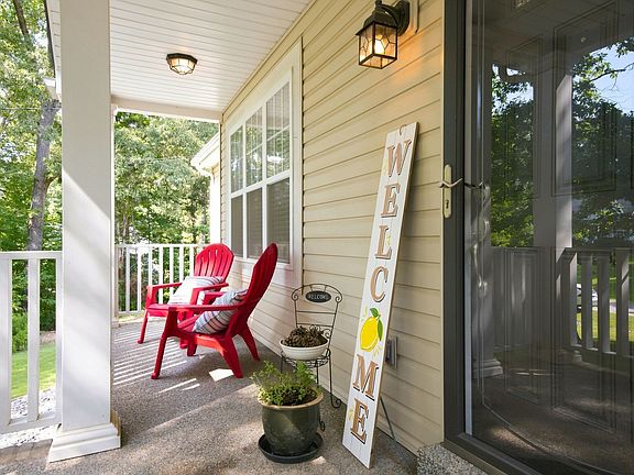 5th image of 526 Aubrey Ln