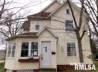 896 E Chestnut St, Canton, IL 61520
