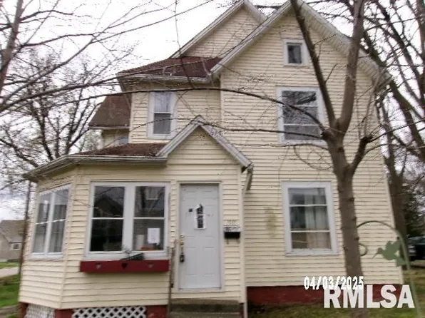 896 E Chestnut St, Canton, IL 61520