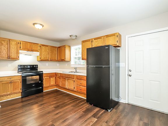 4th image of 908 Taft St