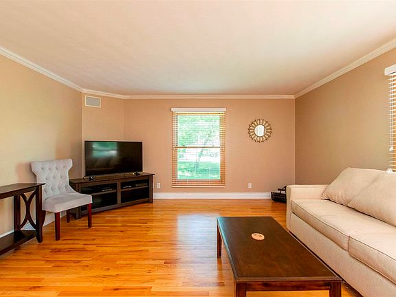 2nd image of 50515 Fernwood Ct