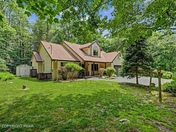6 Blue Jay Ln, Gouldsboro, PA 18424
