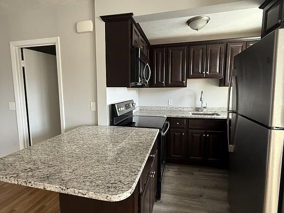 3rd image of 39 Beacon St