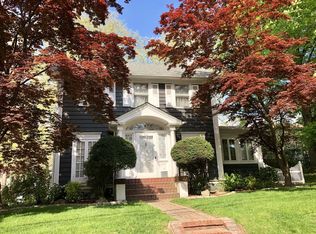 607 Clove Rd, Staten Island, NY 10310