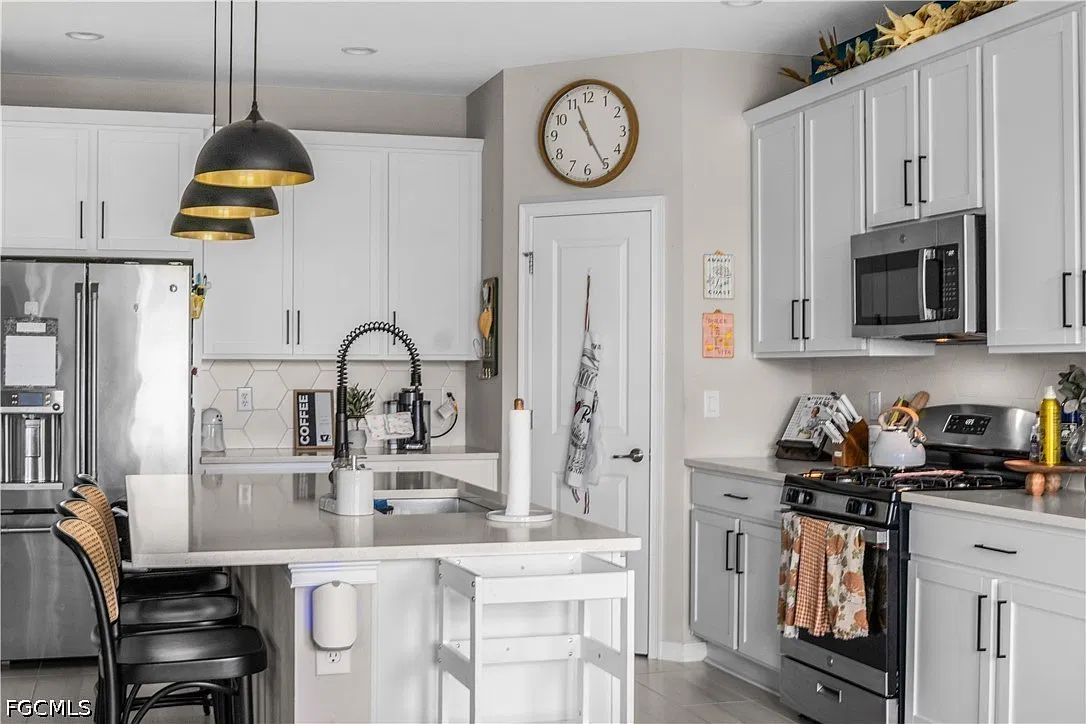 4 bed, 3.0 bath, 2490 sqft, $4,000 — Photo 4