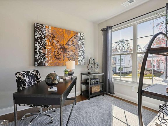 4th image of 220 Lakeside Pl