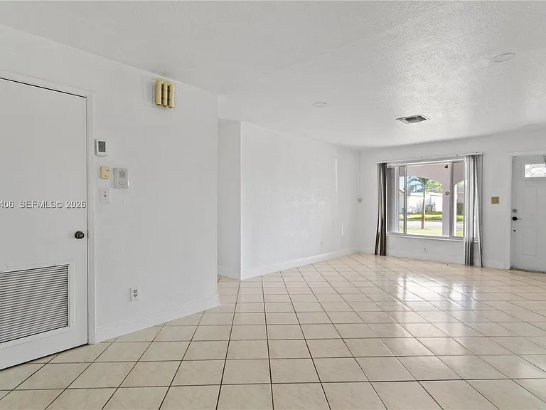 3521 NW 18th Pl — Photo 15