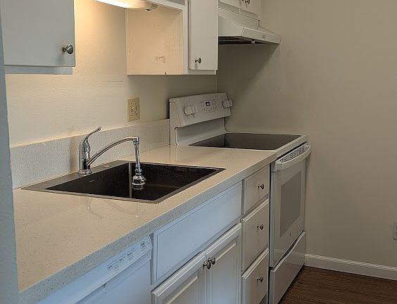 3rd image of 870 Diamond St APT 302