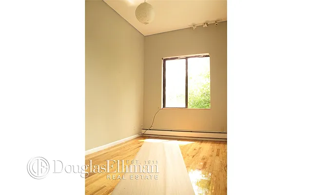 Rented by Douglas Elliman | media 33
