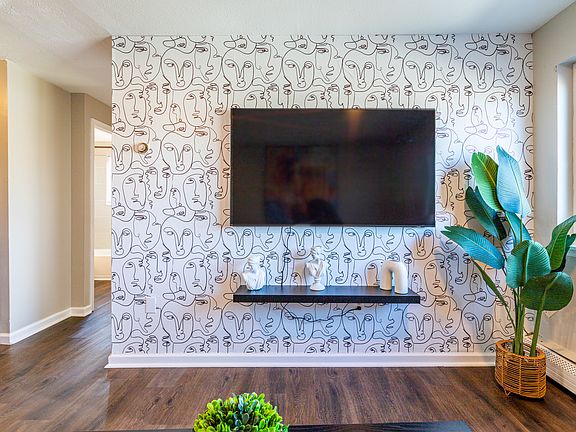 2nd image of 3118 W 14th St APT 306