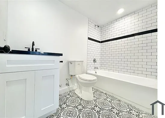 193 W 41st Pl — Photo 3