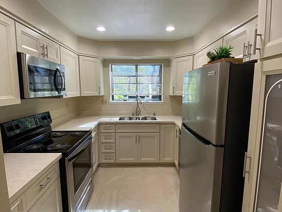 2nd image of 461 Northlake Dr APT 24