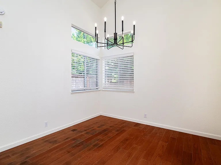 131 Royalton Cir — Photo 11