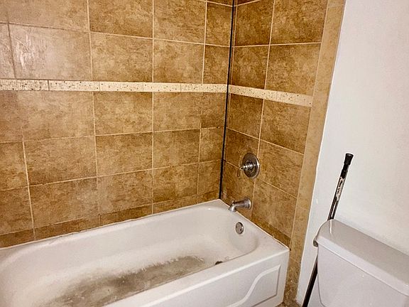 4th image of 606 E Woodland Park Ave APT 105