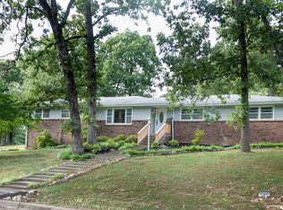 1145 W Arlington Dr, Springfield, MO 65803