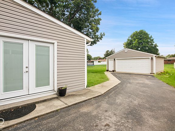 3rd image of 362 Maxwell Rd