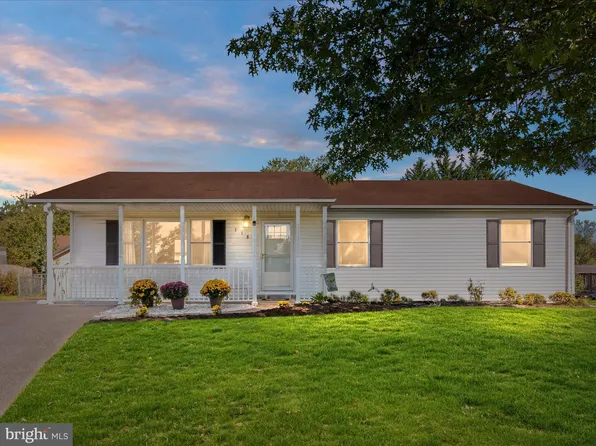 118 Golden Pond Cir, Stephens City, VA 22655