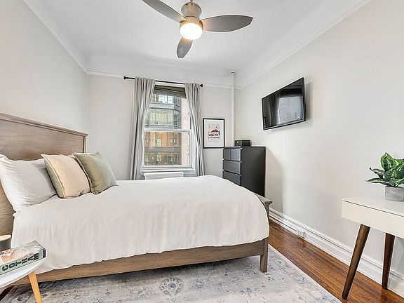 4th image of 125 W 12th St APT 4D
