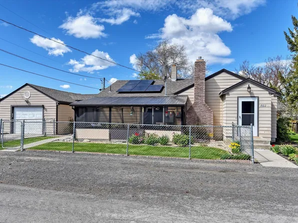 802 1st St, Davenport, WA 99122