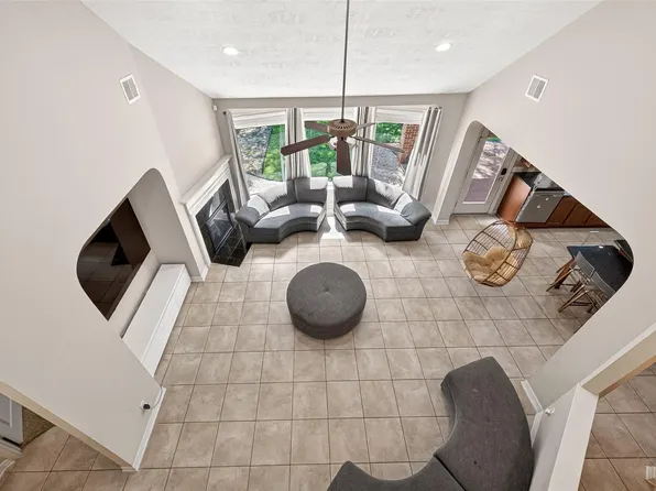 635 Doscher Ln, Sugar Land, TX 77479