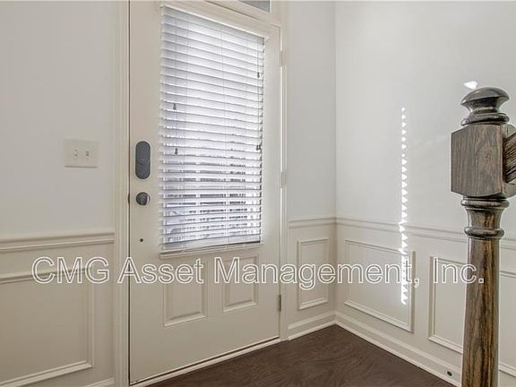 2nd image of 3382 Vintage Cir SE