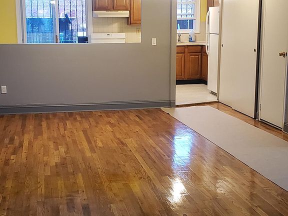 2nd image of 9414 Skidmore Ave #2
