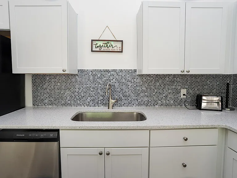 307 W 36th St #B — Photo 70