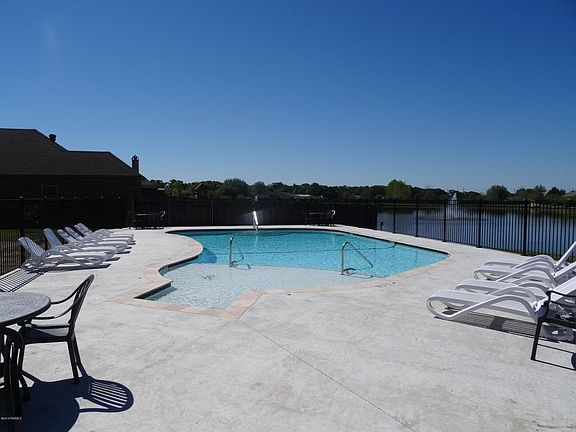 5th image of 302 Quiet Oaks Dr