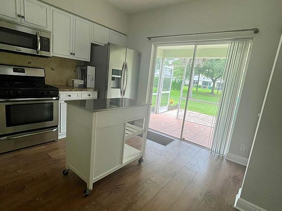 5th image of 8021 Sanibel Drive #8021