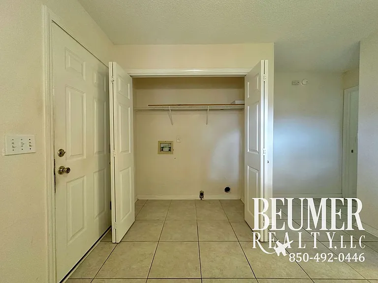 136 Carrier Dr — Photo 23