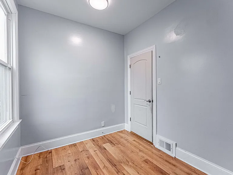 1330 Ridgeland Ave — Photo 6