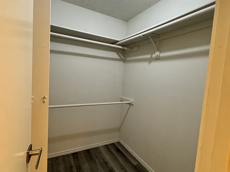 1421 Glyndon Dr — Photo 13