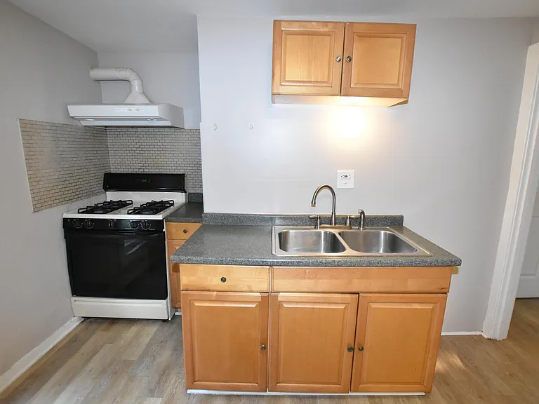 338 Marion Ave #2 — Photo 19