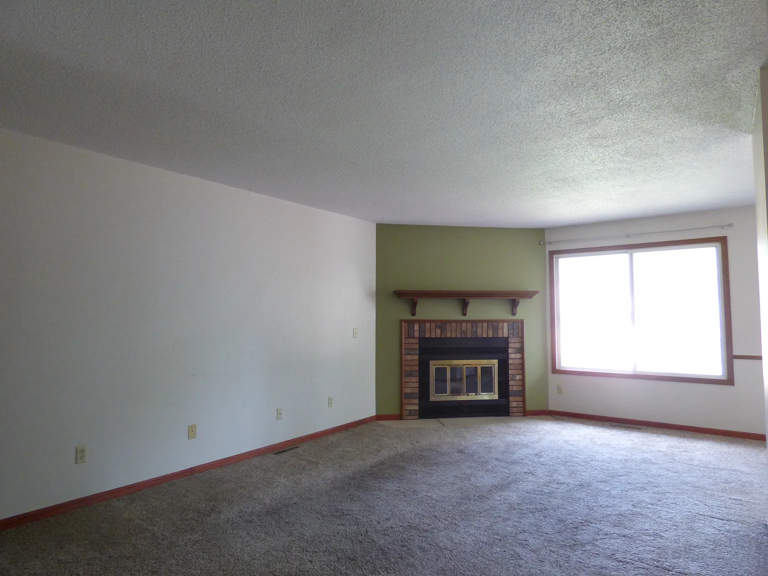 2 bed, 1.5 bath, 1295 sqft, $1,500 — Photo 3