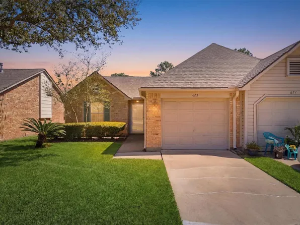 623 E Country Grove Cir, Pearland, TX 77584