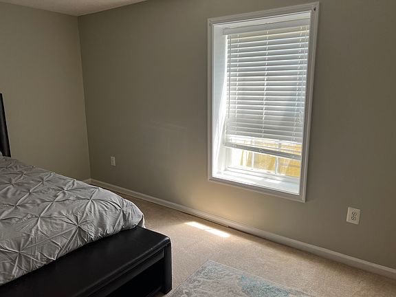 4th image of 25 Saint Charles Ct