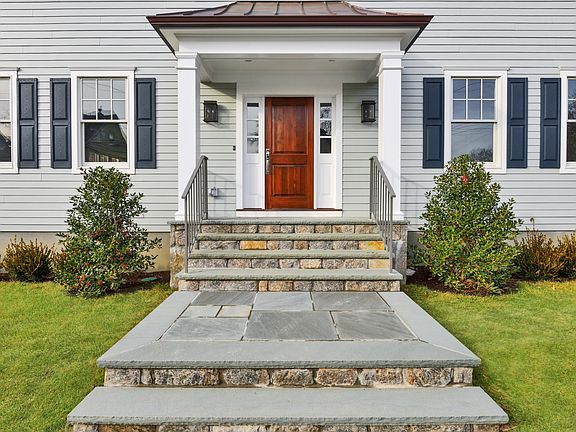 2nd image of 440 Beach Ave
