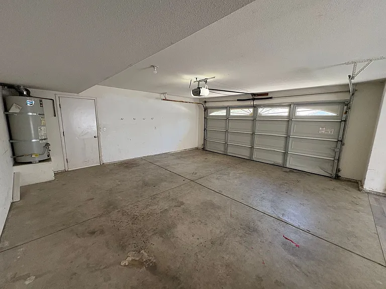 703 W Russell Ave — Photo 2