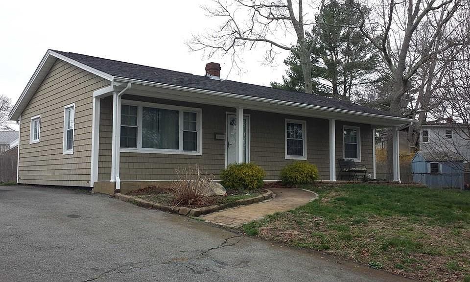 1st image of 32 Greenbrier Ct
