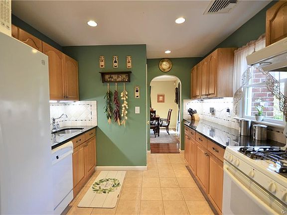 4th image of 172 Trenchard St