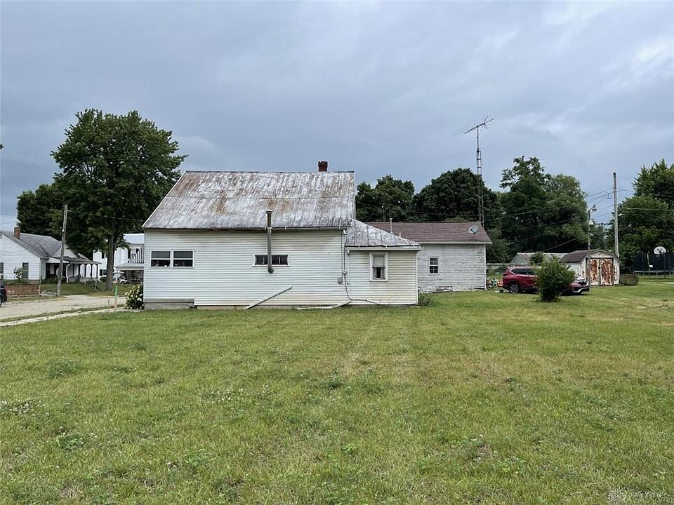2nd image of 134 N Main St