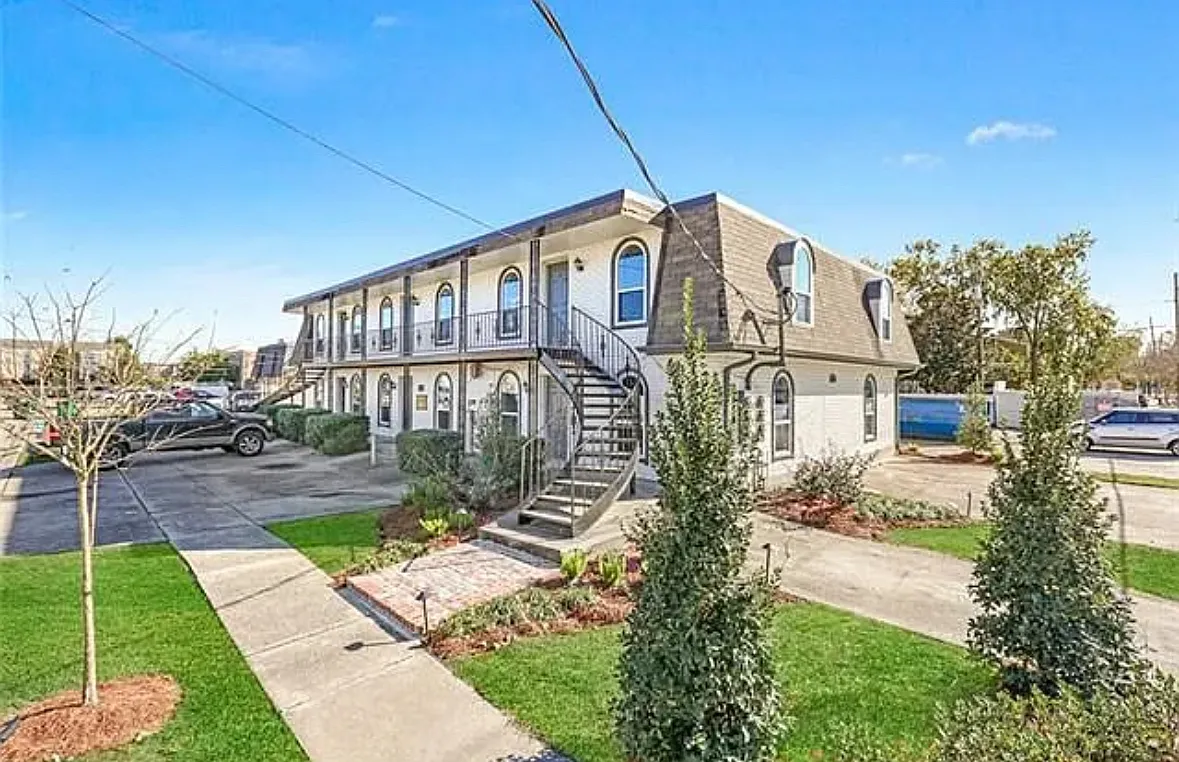 2417 Houma Blvd — Photo 1