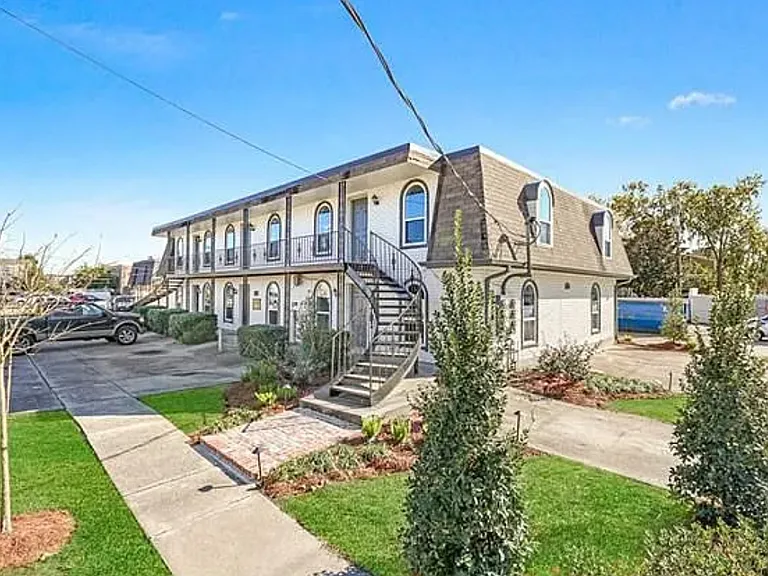 2417 Houma Blvd — Photo 1