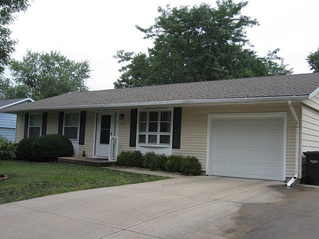 1st image of 705 Fairview Dr