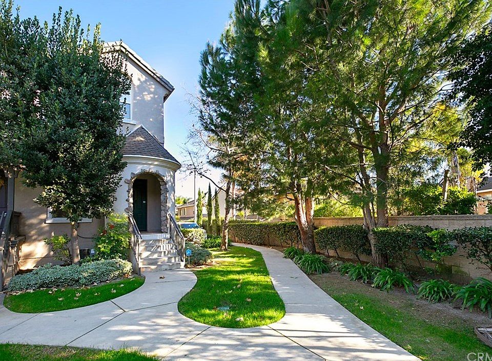 1st image of 17 Harvest Point Ln
