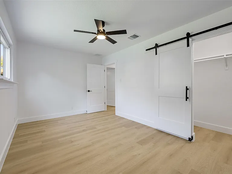 813 Cardiff Dr — Photo 16