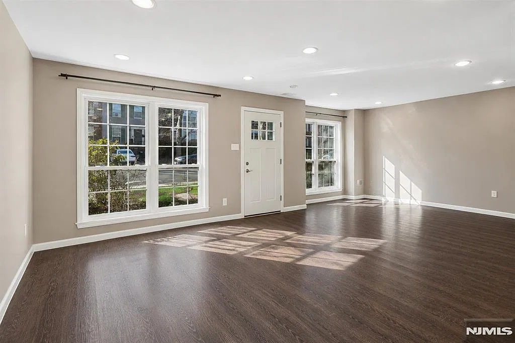 2 bed, 2.5 bath, $3,000 — Photo 3