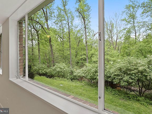5th image of 10513 Montrose Ave APT 2