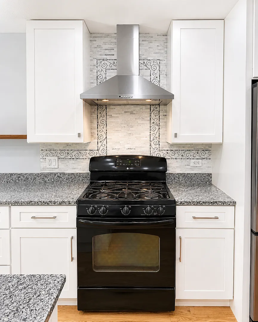 3 Bed / 2.5 Bath Townhome in Sussex Square Streamwood — Photo 2
