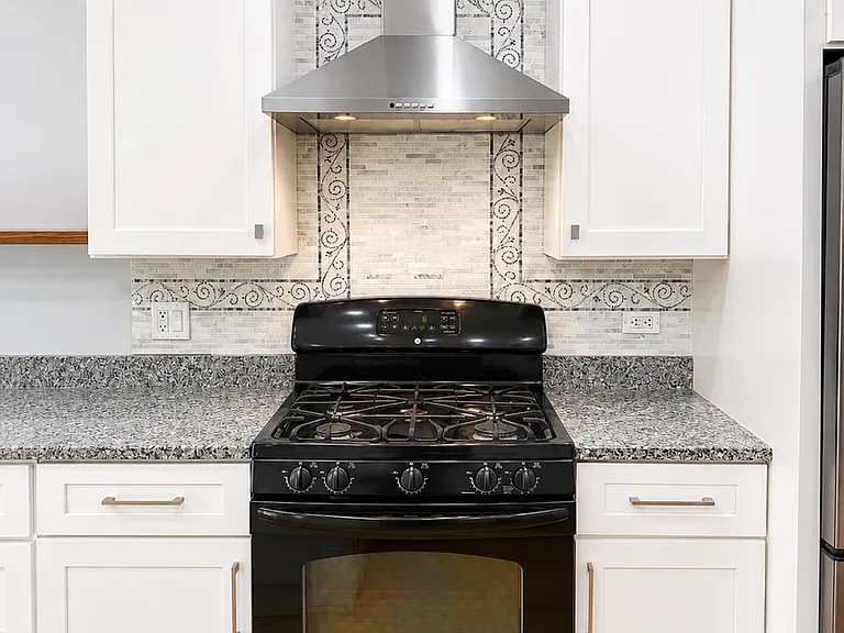 103 Brittany Dr — Photo 2